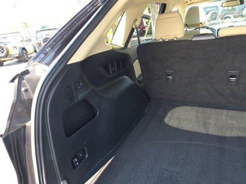 Used 2019 Ford Edge SEL image 48