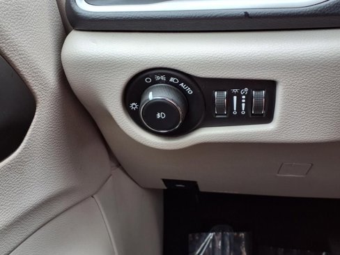Used 2020 Chrysler Pacifica Touring-L image 22