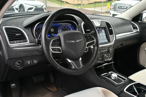 Used 2019 Chrysler 300 Touring w/ Sport Appearance Package image 3