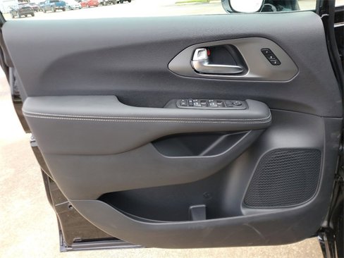 New 2025 Chrysler Pacifica Select image 18
