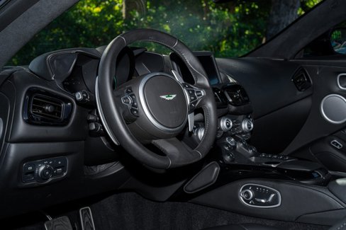 Used 2020 Aston Martin V8 Vantage Coupe image 11