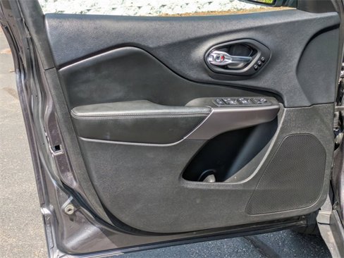 Used 2019 Jeep Cherokee Limited image 11