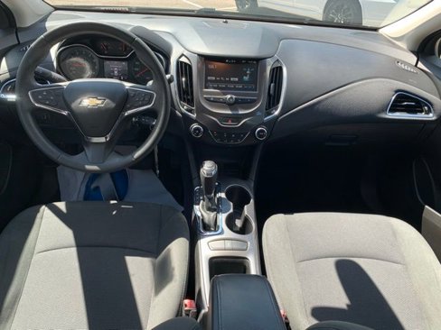 Used 2017 Chevrolet Cruze LT image 31