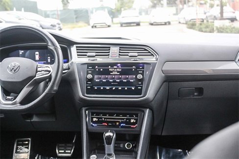 Used 2022 Volkswagen Tiguan SE R-Line image 18