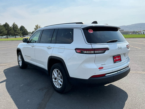 Used 2023 Jeep Grand Cherokee L Laredo image 4