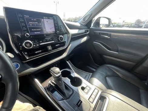 Used 2021 Toyota Highlander Limited image 14