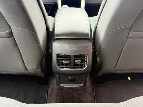 Used 2017 Ford Fusion SE w/ Fusion SE Technology Package image 18