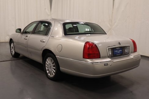 Used 2005 Lincoln Town Car Signature image 6