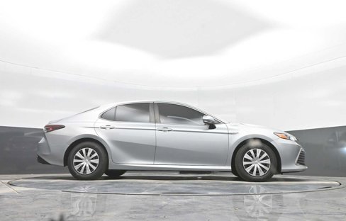 Used 2021 Toyota Camry LE image 35