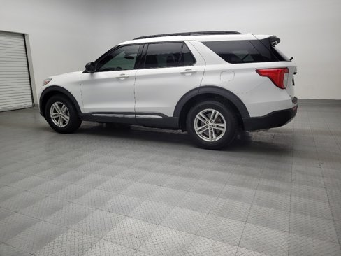 Used 2020 Ford Explorer XLT w/ Equipment Group 202A image 3