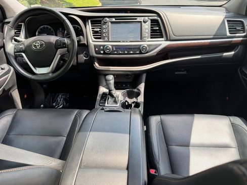 Used 2016 Toyota Highlander Limited image 12