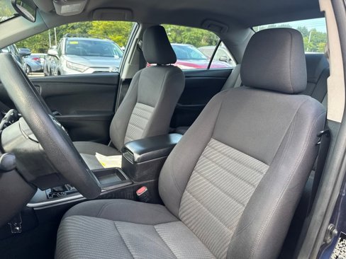 Used 2016 Toyota Camry LE image 3