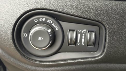 Used 2015 Jeep Renegade Limited image 28