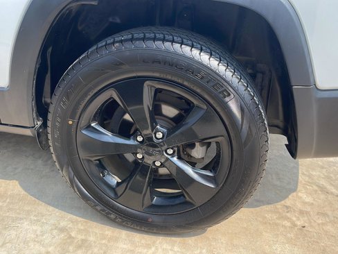 Used 2019 Jeep Cherokee Latitude Plus image 6