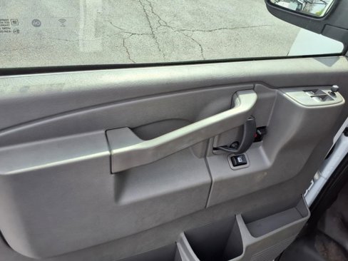 Used 2021 Chevrolet Express 3500 w/ Driver Convenience Package image 10
