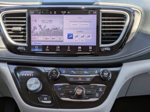 Used 2021 Chrysler Pacifica Touring-L image 22