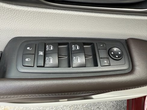 Used 2018 Chrysler Pacifica Touring-L Plus image 13