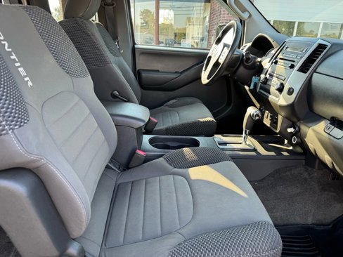 Used 2012 Nissan Frontier SV w/ Sport Appearance Pkg image 27