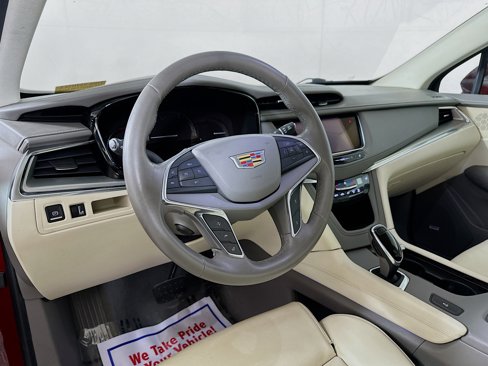 Used 2017 Cadillac XT5 Luxury w/ Driver Awareness Package image 9