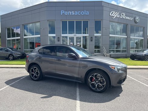 Used 2023 Alfa Romeo Stelvio Veloce image 2