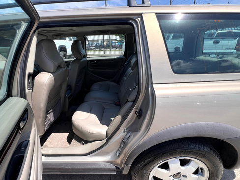 Used 2002 Volvo V70 Cross Country image 20