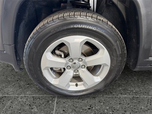 Used 2019 Jeep Compass Latitude w/ Cold Weather Group image 11