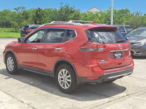 Used 2017 Nissan Rogue SV image 4
