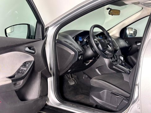 Used 2014 Ford Focus SE w/ SE Winter Package image 10