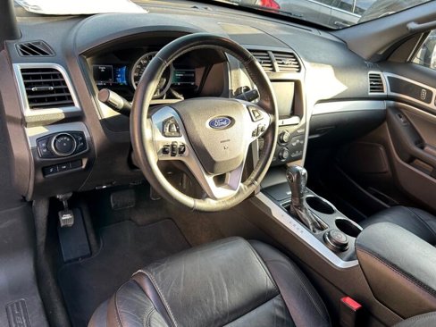 Used 2014 Ford Explorer XLT w/ Equipment Group 202A image 8