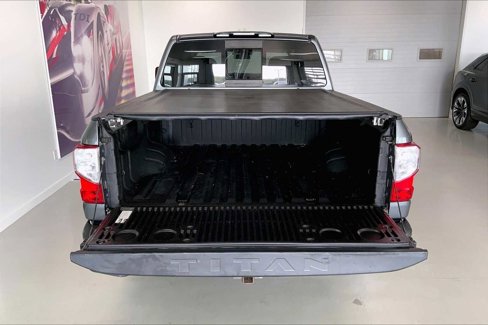 Used 2017 Nissan Titan PRO-4X image 16