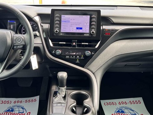 Used 2022 Toyota Camry SE image 34