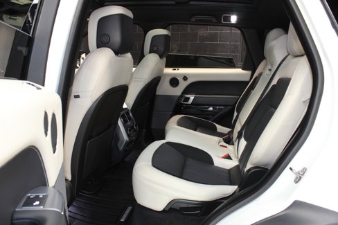 Used 2020 Land Rover Range Rover Sport HST image 32