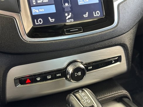 Certified 2022 Volvo XC60 T8 Inscription w/ Advanced Package image 21