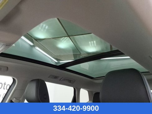 Used 2025 Volkswagen Taos SE w/ Panoramic Sunroof Package image 30