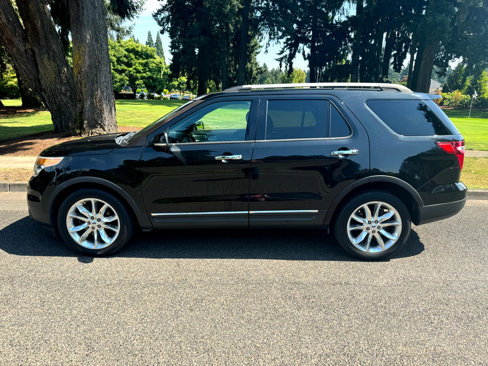 Used 2013 Ford Explorer XLT image 2