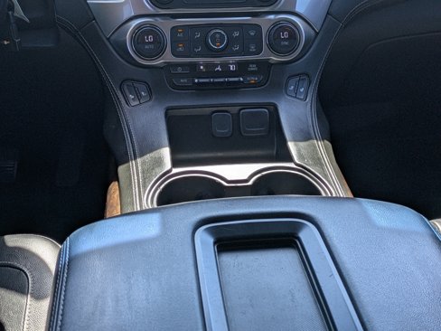Used 2019 Chevrolet Suburban LT image 21