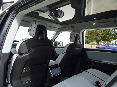 Used 2023 Rivian R1S Adventure image 20