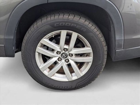 Used 2016 Toyota Highlander LE image 13