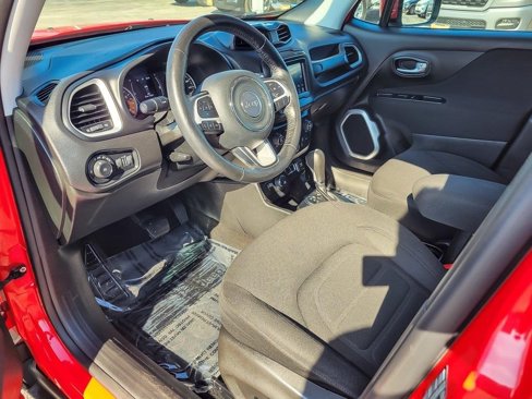 Certified 2018 Jeep Renegade Latitude w/ Safety & Security Group image 9
