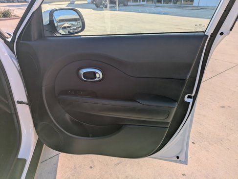Used 2015 Kia Soul + image 28
