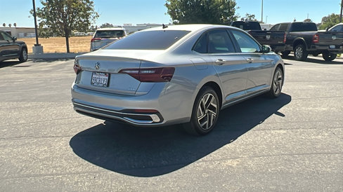 Used 2022 Volkswagen Jetta SEL image 3