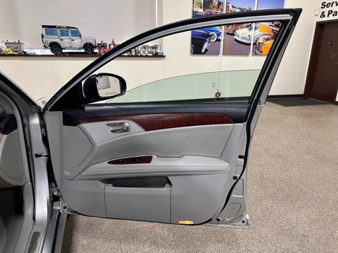 Used 2012 Toyota Avalon Limited image 15