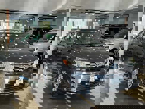 Used 2012 Toyota Camry LE image 3