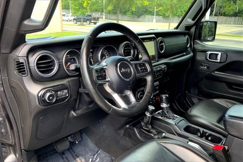 Used 2018 Jeep Wrangler Unlimited Sahara image 13