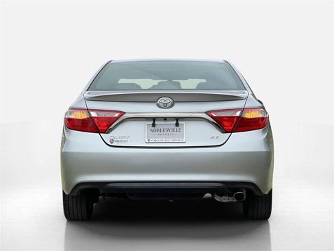 Used 2016 Toyota Camry SE image 7