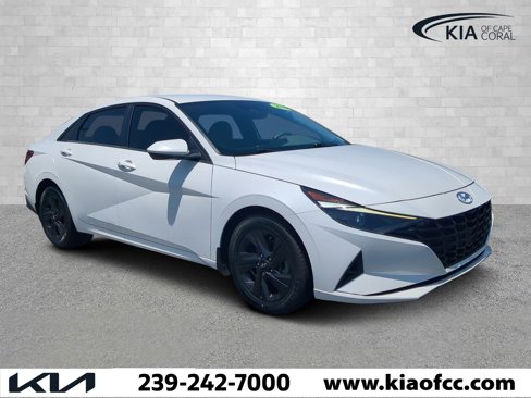 Used 2023 Hyundai Elantra SEL image 1