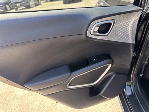 Used 2023 Kia Soul LX w/ LX Technology Package image 13