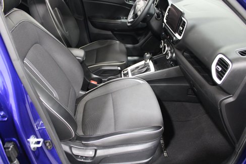 Used 2023 Hyundai Venue Limited image 24