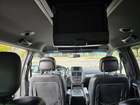 Used 2017 Dodge Grand Caravan GT image 32