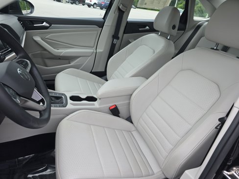 Certified 2022 Volkswagen Jetta SE image 14